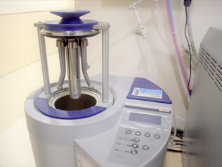 ハンドピース専用滅菌器 DAC universal